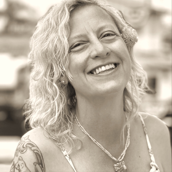 Meet your Posher, Sheila - Picture 1 of 1